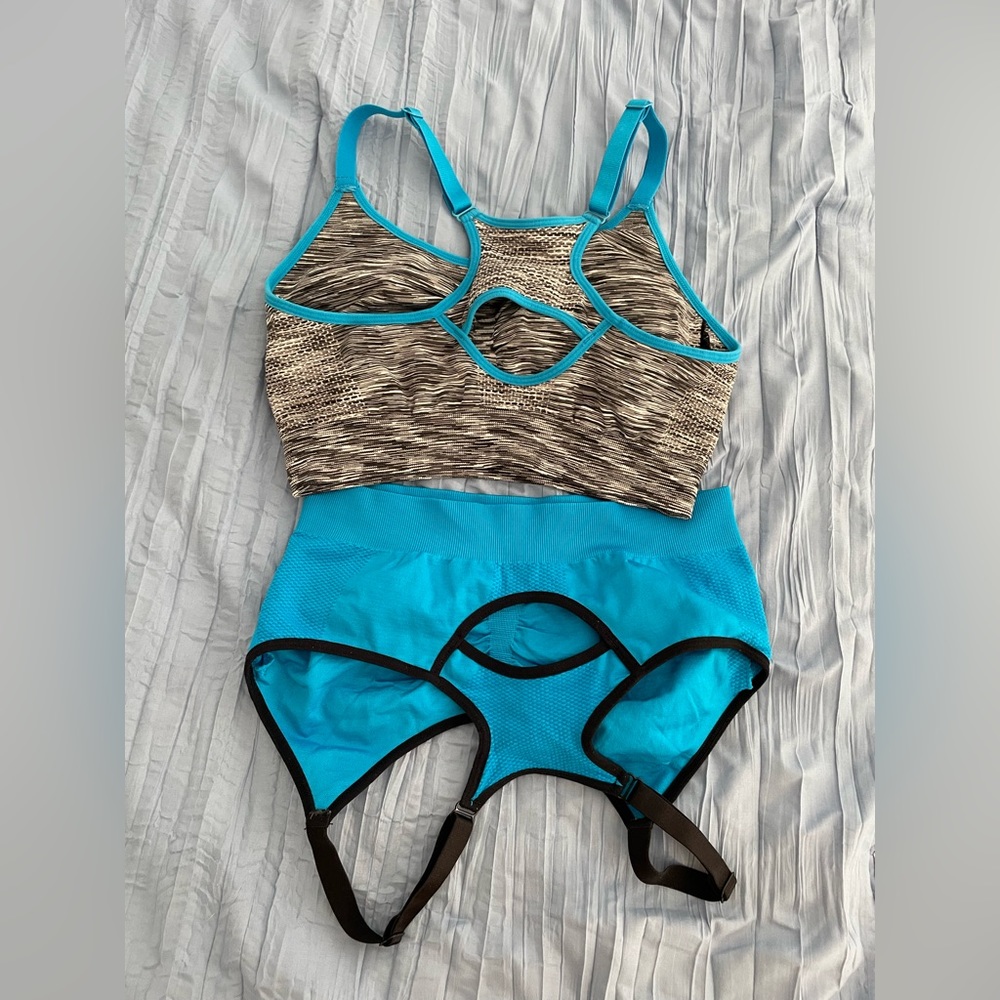 Sports bras set